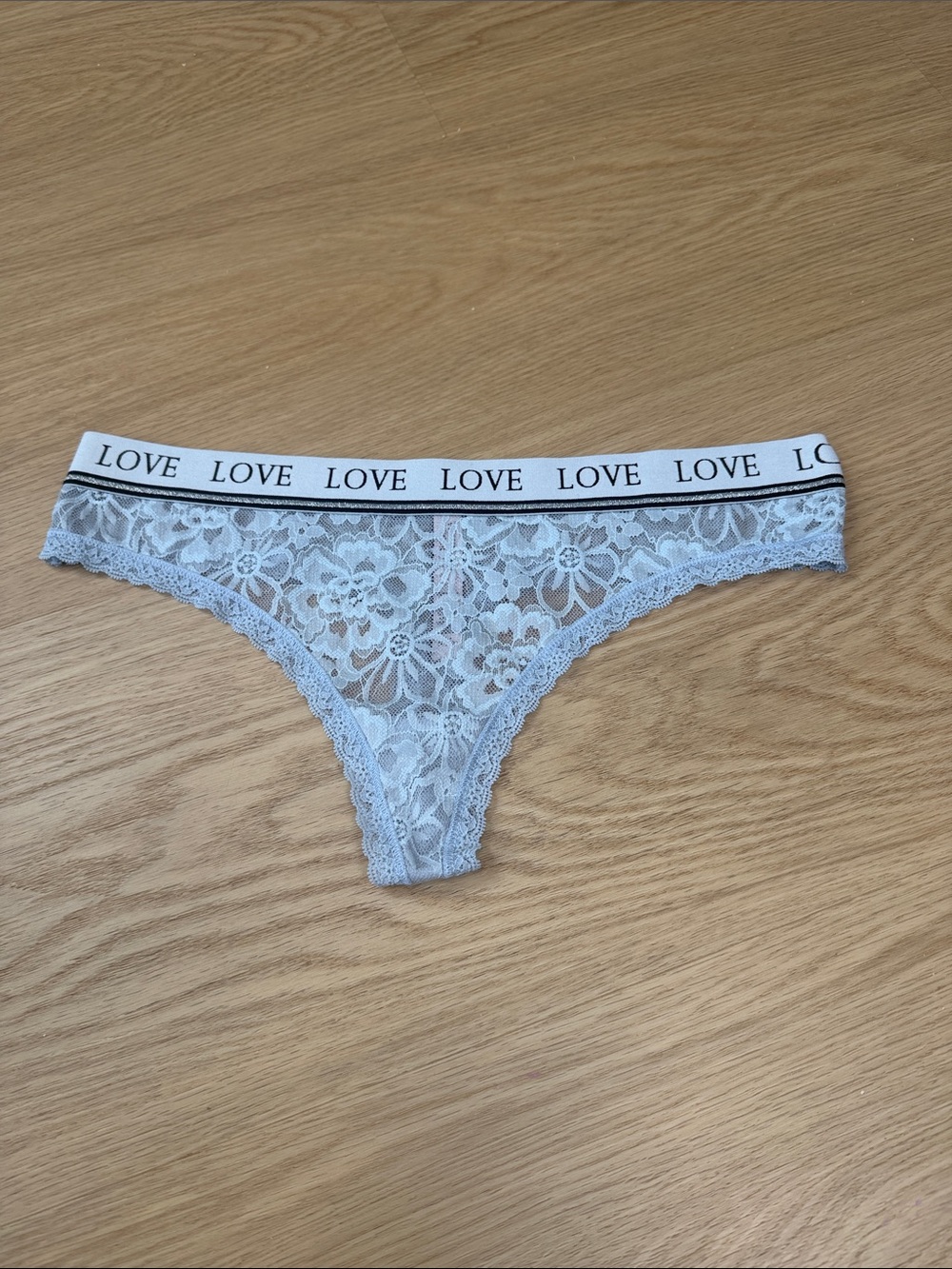 Victoria's Secret Lace Thong Panty M